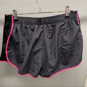 Athletic running shorts with liner